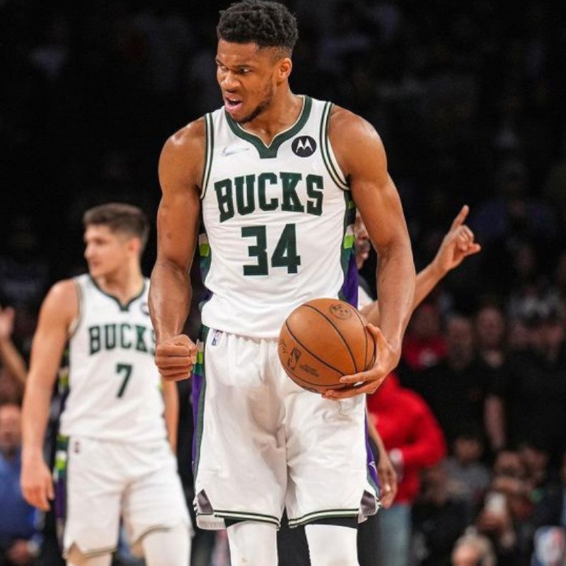 Giannis Antetokounmpo Age, Net Worth, Height, Facts